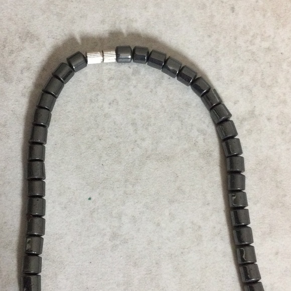 Hematite bead necklace with double heart - Picture 6 of 7